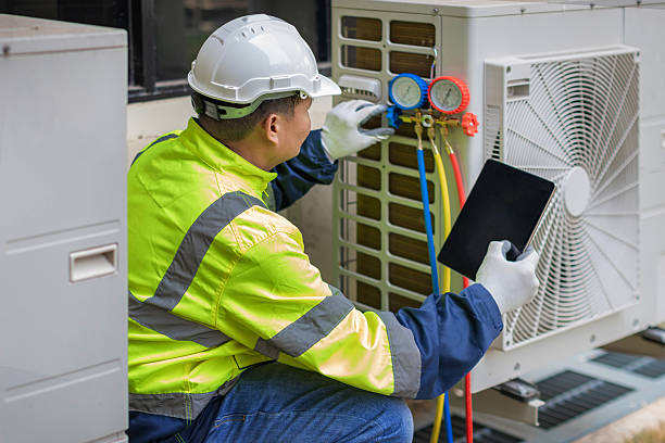 Professional Hvac technician working in Mexico, IN